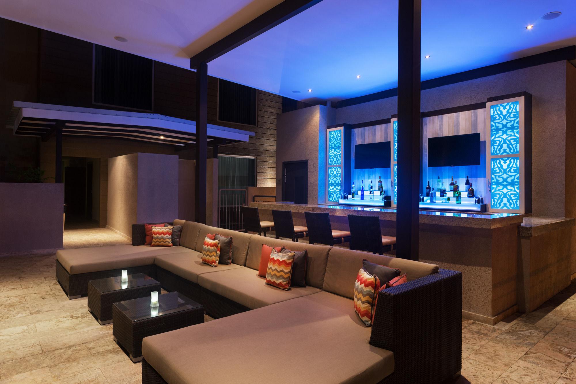 Courtyard By Marriott Kingston, Jamaica Hotel Ngoại thất bức ảnh