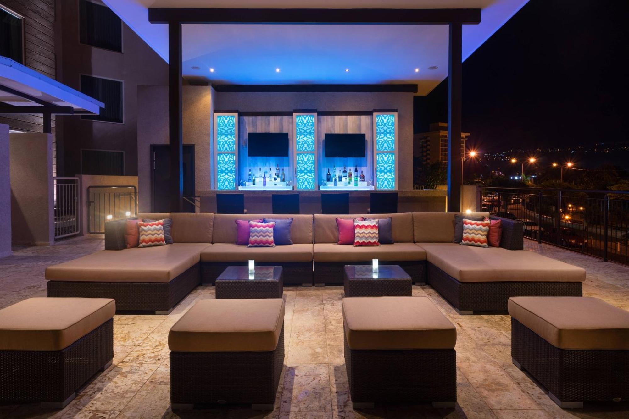 Courtyard By Marriott Kingston, Jamaica Hotel Ngoại thất bức ảnh