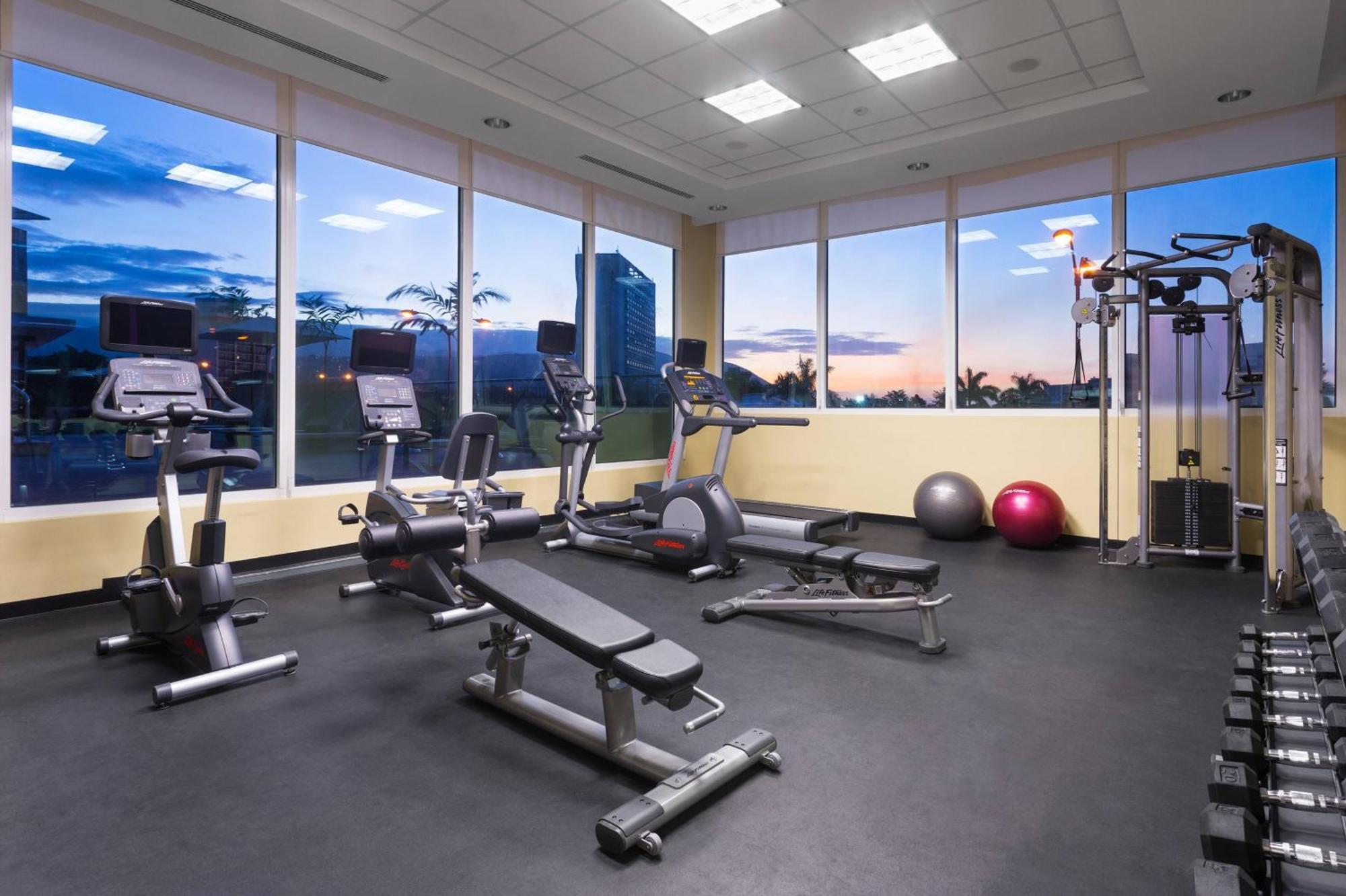 Courtyard By Marriott Kingston, Jamaica Hotel Ngoại thất bức ảnh