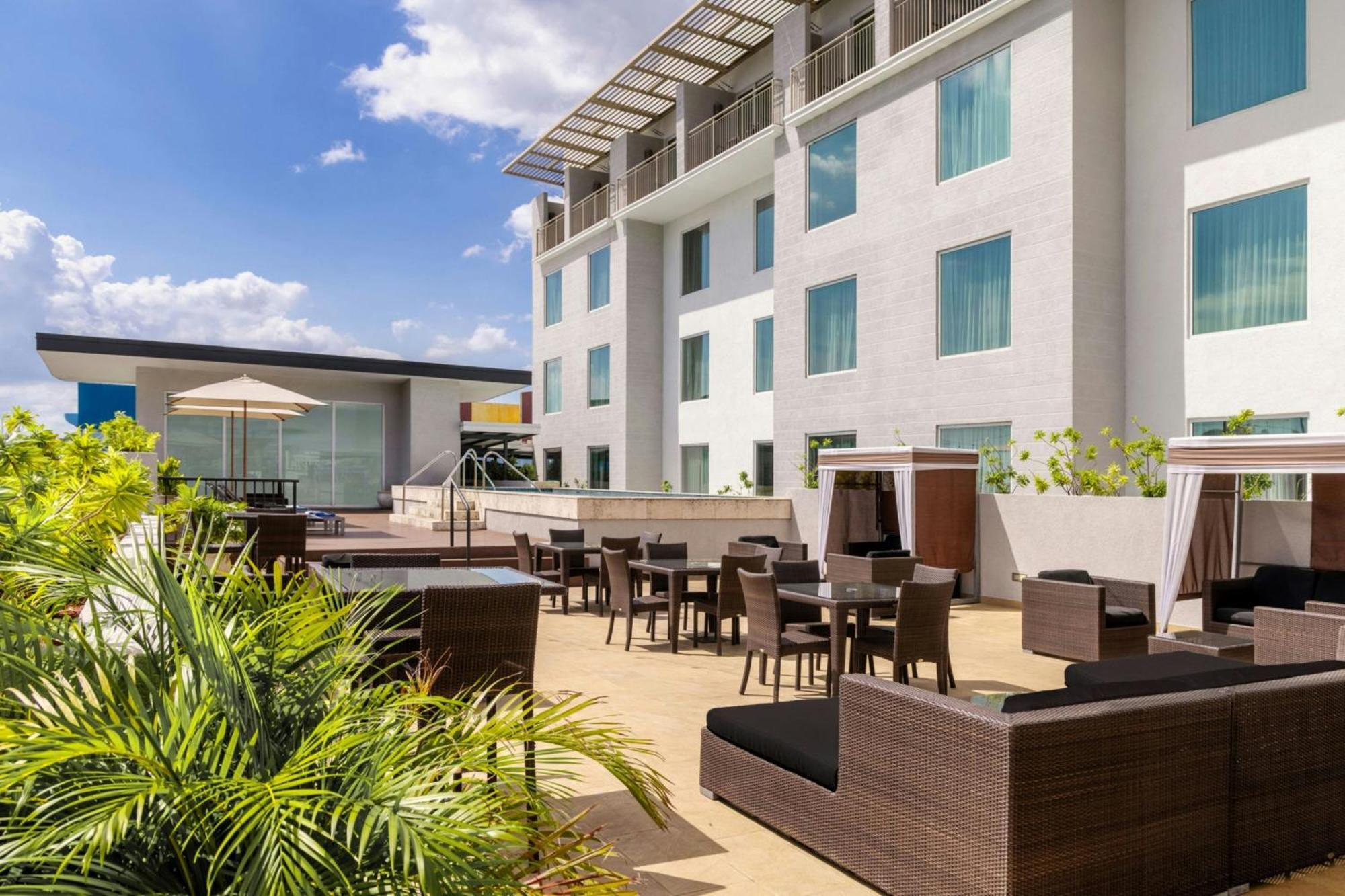 Courtyard By Marriott Kingston, Jamaica Hotel Ngoại thất bức ảnh