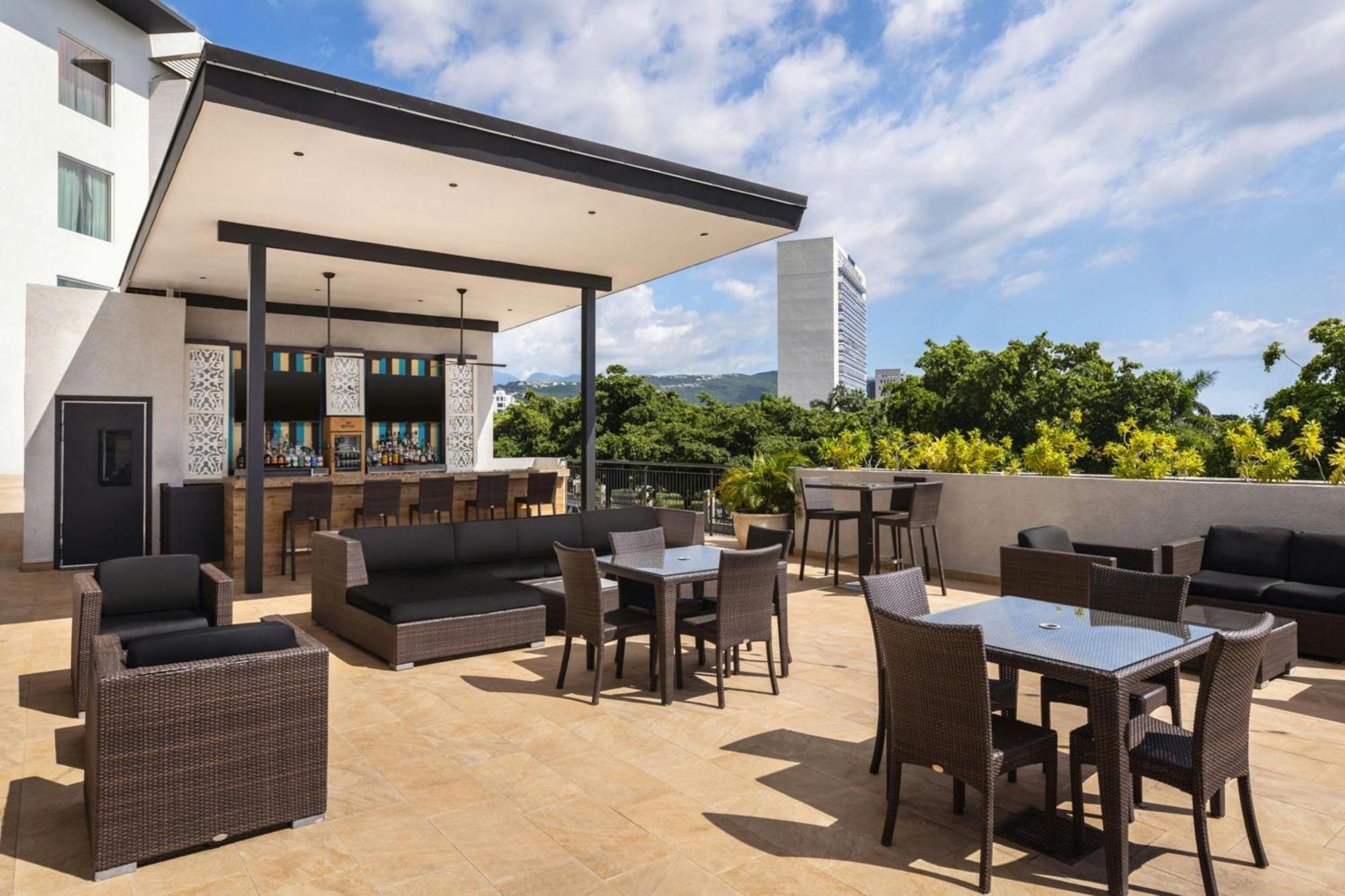Courtyard By Marriott Kingston, Jamaica Hotel Ngoại thất bức ảnh