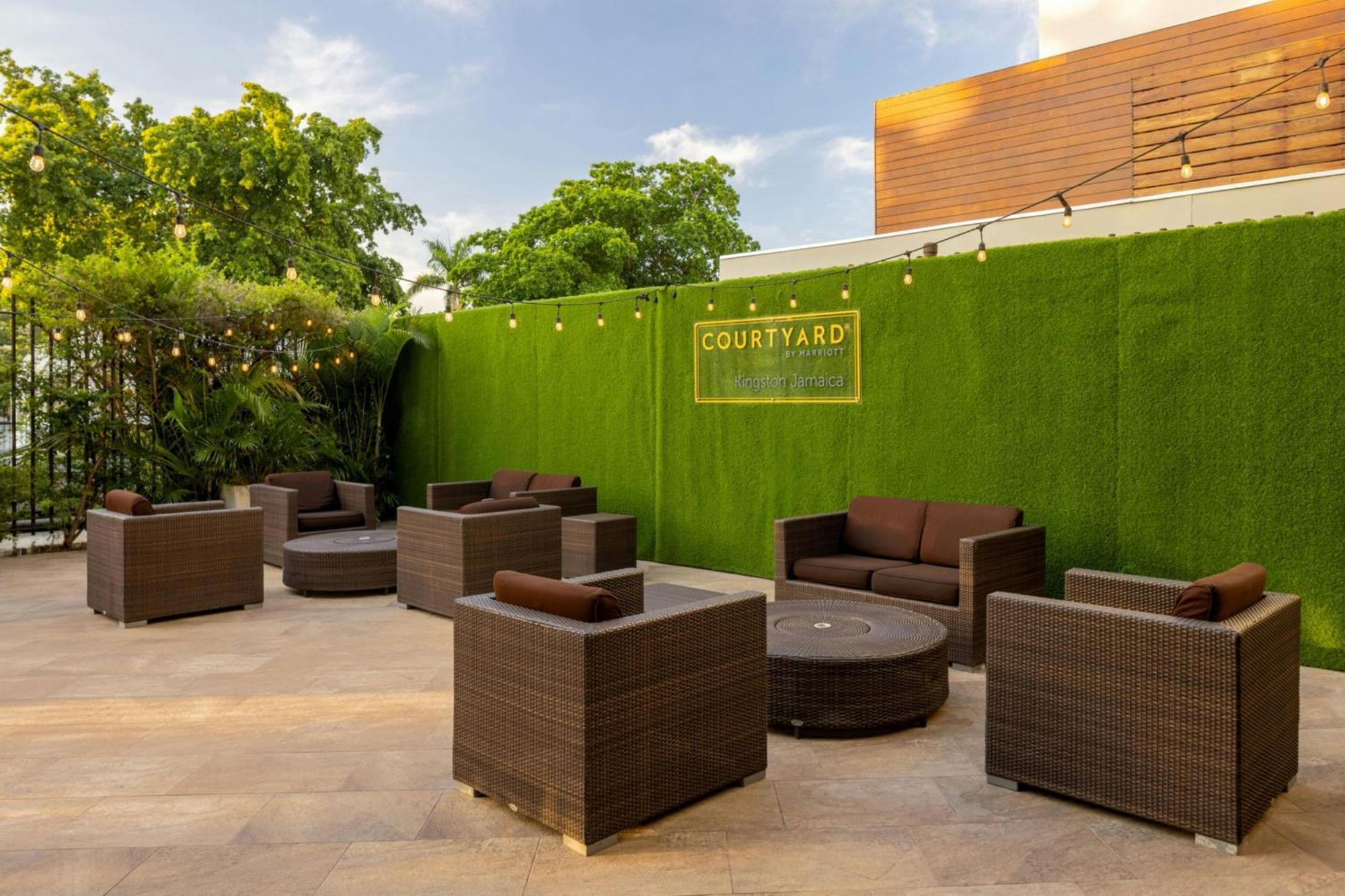 Courtyard By Marriott Kingston, Jamaica Hotel Ngoại thất bức ảnh