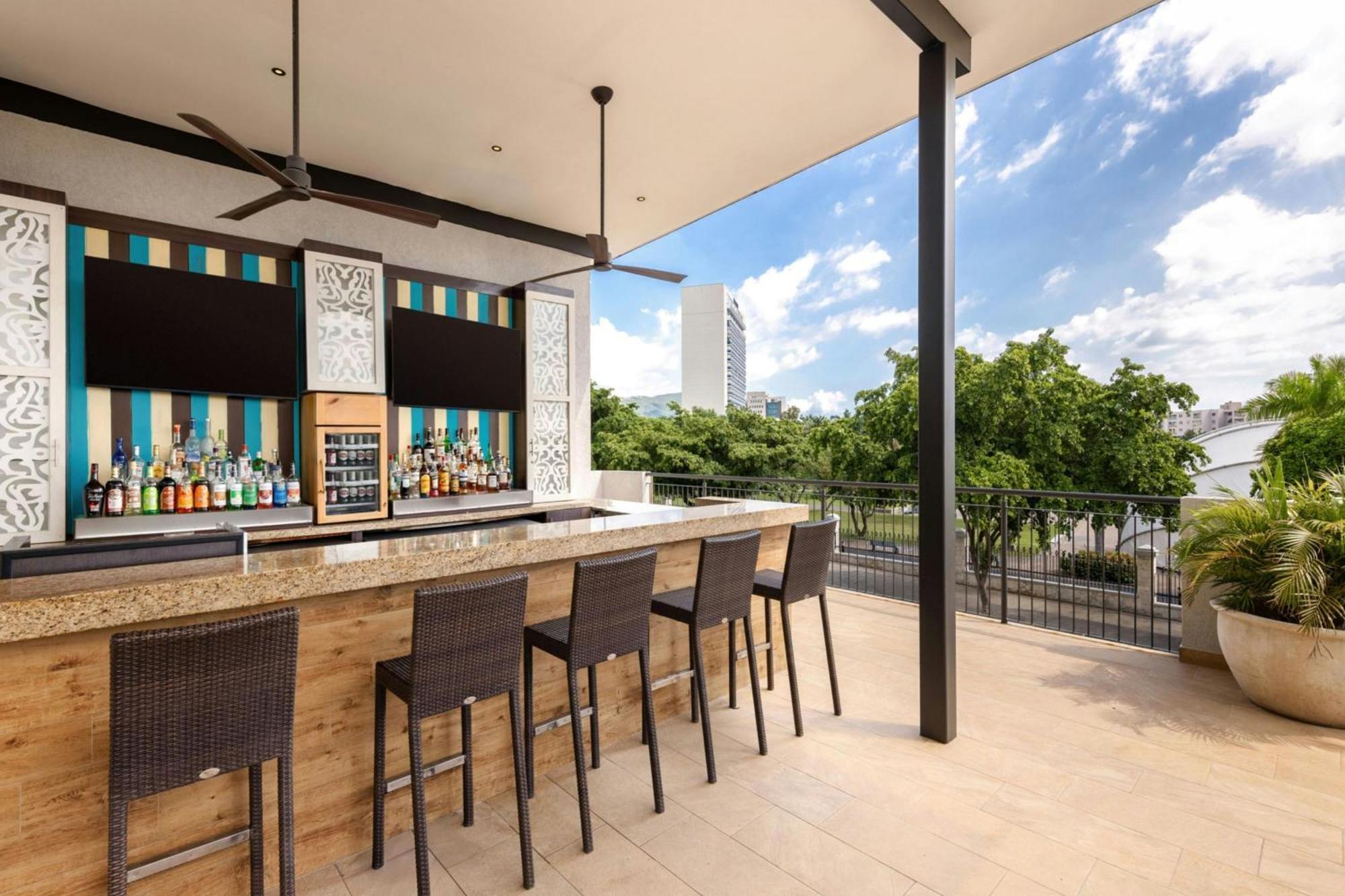 Courtyard By Marriott Kingston, Jamaica Hotel Ngoại thất bức ảnh