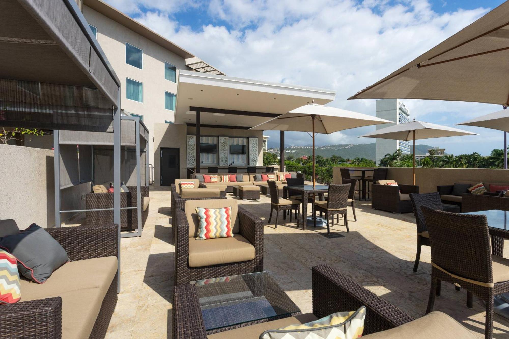 Courtyard By Marriott Kingston, Jamaica Hotel Ngoại thất bức ảnh