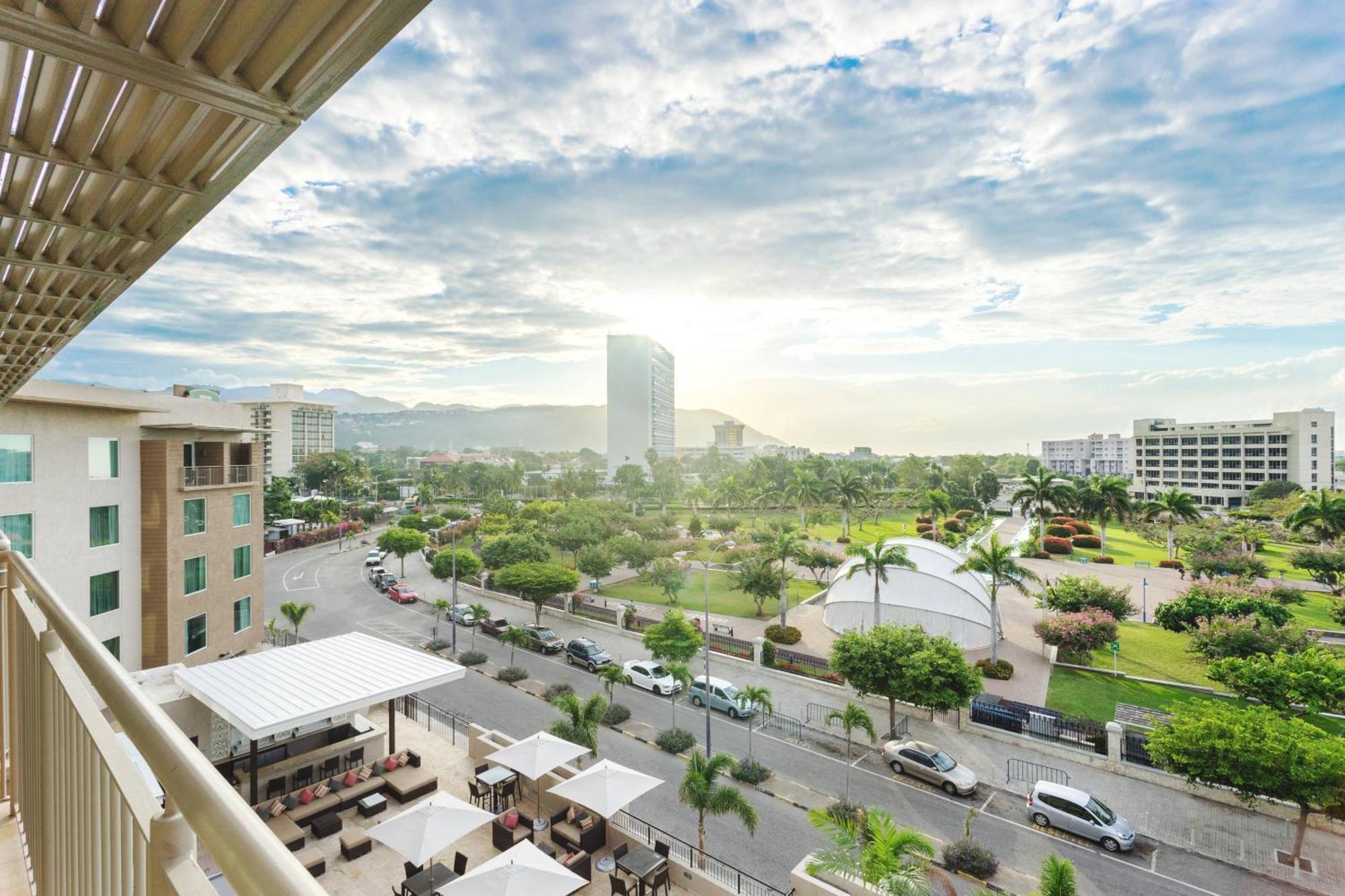 Courtyard By Marriott Kingston, Jamaica Hotel Ngoại thất bức ảnh